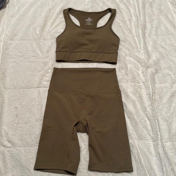 Zenana Outfitters Tops - Zenana | tan workout set | size medium